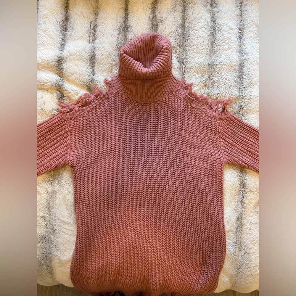 Almost Famous Women top, Size M.